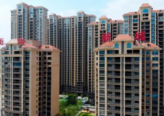 衡山新城项目位于衡山县开云镇衡山新城营销中心（新体育馆对面）