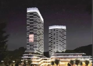 奥特莱斯项目位于武广新区增湖路高铁西站南面（高铁出站口右侧万华汽车站旁）