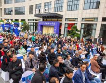 ​2021年10月12日，常德方圆绿都售楼大厅开放，为常德人民带来了一场盛宴！常德方圆绿都位于常德长庚路与滨湖路交汇处，项目建筑面积约16万平米，