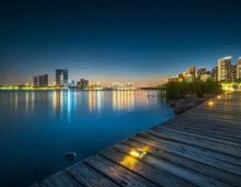 白杨湖畔郡华学校旁；2020年5月23日，岳阳郡华长郡里建面约120-134㎡花园叠墅载誉加推；另外项目建面约95-135㎡湖景头排学府高层首付5万起！