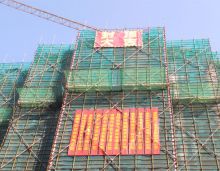 2020年12月22日上午10点，历经无数个日夜的精细打磨，岳阳今创新港首府一期二标段荣耀封顶，主体封顶大吉！