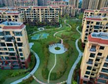 富兴御城多层洋房的一楼和顶楼，有你想不到的好处！岳阳富兴御城建面约110-132㎡纯板洋房容积率低、楼间距大、绿化率高等优势，加上一楼又近享绿化空间居住舒适度堪比别墅品质；