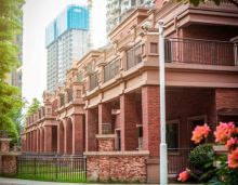 截止到22年9月9日，衡阳蒸湘区政府旁别墅仅剩几套！相信很多人都想知道衡阳金河湾的别墅这么好卖的原因究竟是什么？衡阳金河湾1881的别墅，基本都没来得及做大的宣传就已经被衡阳富人们低调收入囊中。普通人不敢靠近金河湾1881别墅，