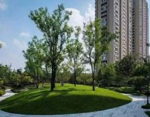 华发荣府-城南改善品质豪宅，购房优选无可反驳！耒阳华发荣府项目一期总占地面积20亩，总建筑面积45000平米左右；一期项目共由3栋纯板楼围合组成，中间为绿化中庭花园，绿化率达到30%以上；