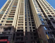 耒阳买房的都比较担心是否能如期交房，自己买的房子会不会烂尾，带着这些顾虑我们为您奉上10月份的项目施工进度情况；耒阳大汉龙城1栋如期交付，目前交房有173户，正在装修的有91户；2栋已经基本完工，仅剩公区装修未完成