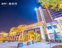 2023年1月15日，金钟美墅湾迎来了首次交付任务，在岁暮交替时，新年到来的喜悦伴着家的幸福遐想，让这场双向奔赴变得更加可贵。从一纸蓝图到实景盛放，从严谨交付到臻情归家，金钟集团秉承&ldquo;精工品质 为爱筑家&rdquo;的初心，将&ldquo;好产品、好服务&rdquo;的理念融入方寸间