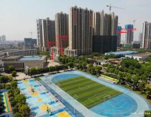 8月下旬，位于华新衡州小学旁的衡阳阳光金城内部认购，轻松秒光，去化率十分惊艳。有业界评论：今年或许是一次买房的窗口期。由于前期的疫情，受大环境的影响，不少项目选择平价开盘，性价比显得惊人！项目位居华新城芯的阳光金城，正以&ldquo;5&rdquo;字头的低起价，席卷整个衡阳楼市。