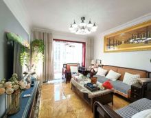 2023年10月14日，安乡碧桂园二期带菜园和车库一口总价格83万，主推建面约143平米三室户型3厅。安乡碧桂园项目占地面积62000平方米，目前建筑面积143000平方米，