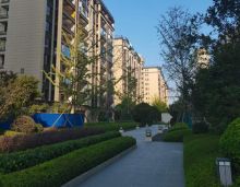 2023年10月19日，临澧祥生江山樾楼盘仅剩一套洋房一楼，该户型底下有架空层不担心潮湿，南向阳台，采光和通风好，非常适合养老居住，出行方便，目前属于清栋的价格性价比高。