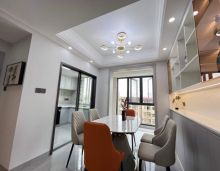 2023年9月15日，益阳大汉资江城3期建面约119平米四房两厅江景房总价85.8万，周边学校，菜市场，新大型游乐园步行短距离，无公摊户型。益阳大汉资江城3期位于资阳区沿江风光带关公像往东200米，