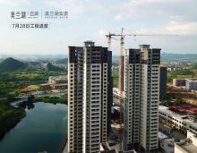 项目截止到2023年7月29日，嘉禾美兰湖云涧楼盘7月工程进度如下！嘉禾美兰湖云涧项目1栋、2栋主体工程已封顶；现如今项目内部砌体已完成，内粉已完成，入户门安装已完成，铝合窗安装已完成