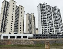 2022年11月25日，宜章芙蓉义府项目11月施工进度播报情况如下！宜章芙蓉义府一期建面约124-136㎡河景现房小区绿化已完成60%，水电消防已完成90%，公共部位施工已完成90%