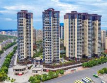 2023年9月5日，永兴君悦龙山实景现房即买即住！周边毗邻的永兴银都文创园，划片碧水小学、永兴二中以及鸡公岭公园、龙山湖、长鹿旅游区等配套、全优资源。