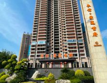 2023年7月25日，郴州爱莲首府1栋湖景楼栋封顶仪式正式拉开帷幕！此次封顶，不仅是长信爱莲首府在工程进度上的再翻新页，更是项目以品质兑现给郴州家人们的一份答卷。