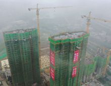 2023年9月3日下午，郴州汇景雍和居2栋封顶仪式正式拉开序幕。项目承建方&mdash;&mdash;湖南建设投资集团有限责任公司相关领导及员工出席参加本次活动，共同见证了美好生活更近一步。