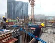 2022年10月11日，郴州恒大华府楼盘10月工程进度情况如下；郴州恒大华府四期25栋楼：外脚手架搭设完成，25-1单元2层梁板叠合板已吊装完成，楼面钢筋、水电预埋已完成，