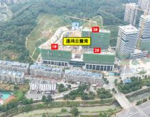 大区位看，郴州通鸿云麓湾位于骆仙板块，紧临南岭植物园，地处五岭商圈旁。教育：根据郴州2023年教育局发布的中、小划片，项目小学划片为华府小学（四十二完小）。