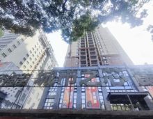 郴州帝福韵城市之心在售现房网签均价7665元/㎡起！小区总占地面积4152㎡，总户数286户，是集轻奢豪宅、星级公寓、高端商业裙楼于一体的高端都市商住综合体。郴州帝福韵城市之心项目位于郴州市主干道国庆南路9号，项目周边有多家幼儿园和二完小，三完小，九完小