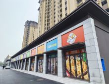 澧县翰林公馆，新中式高端住宅，处城市中心，配套齐全，户型多样。绿地率 30%，容积率 2.3，尽显品质，快来体验独特魅力！该项目有B3 户型 122.5 平米 3 室 2 厅 2 卫、B1 户型 148.3 平米 4 室 2 厅 2 卫等多种户型。东面是行政中心，