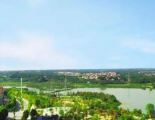 岳阳县的荣湾外滩，拥有令人艳羡的自然景观资源。其紧邻着约255万方的荣湾湖湿地公园，这片广袤的湿地如同一颗璀璨的绿色明珠，为居民的生活平添了无尽的水韵风景24. 清晨，