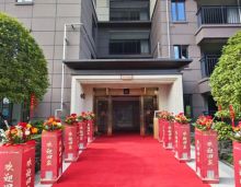 在建筑的钢筋水泥间,藏着房企对品质的坚守与对业主的承诺。汉宁江山府以 &ldquo;匠心筑家&rdquo; 为初心,将一砖一瓦的细节打磨融入每个工程节点。继3#栋荣耀封顶后,2#栋迎来