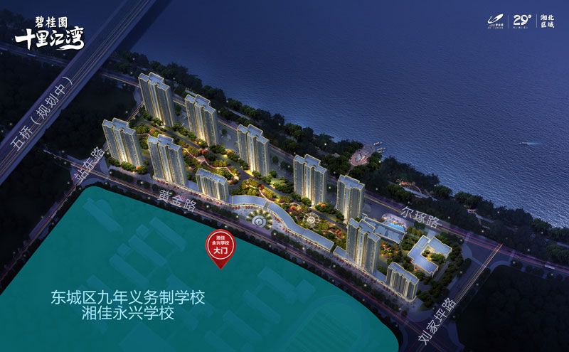 石门碧桂园十里江湾项目坐落在常德市石门县黄金路和刘家坪路交汇处（湘佳永兴学校正对面）；项目占地75.87亩，目前小区内规划1082户，停车位1193个。