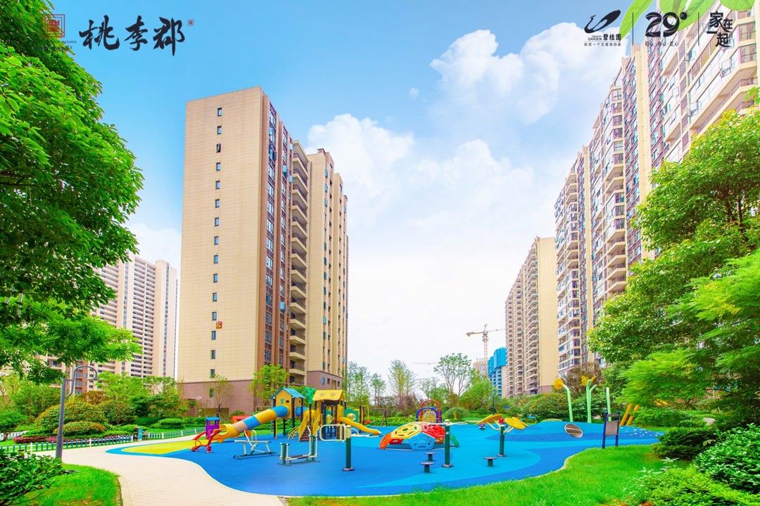 澧县碧桂园澧州华府怎么样？项目占地182821平米，容积率2.8，规划住宅3782户，项目位于主干道澧州大道上，周边有翊武公园、澧州实验学校。