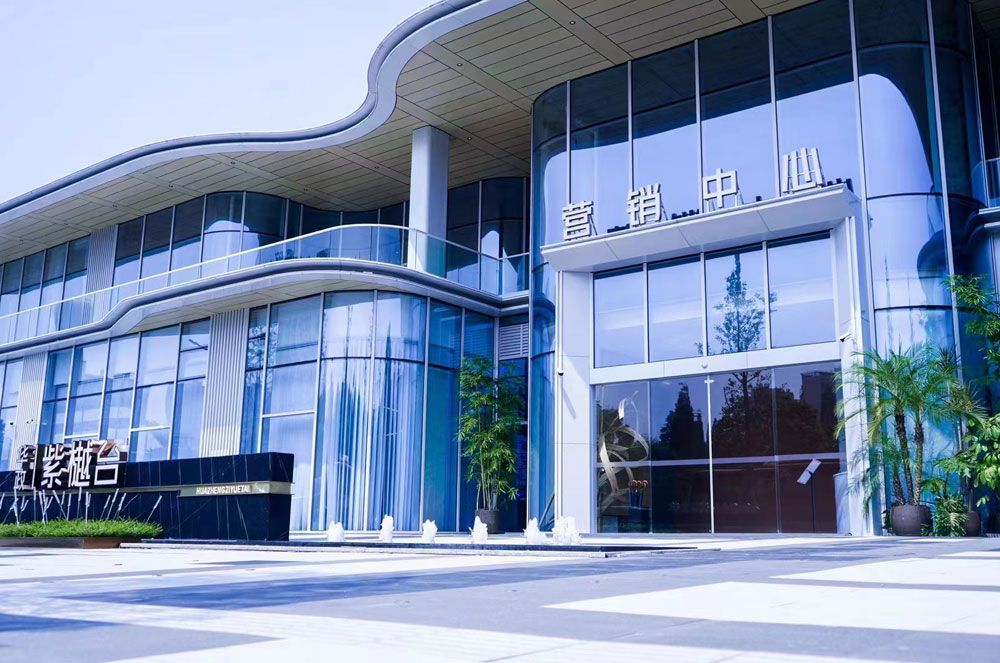 常德华政紫樾台在哪里？项目总建筑面积40205.1㎡，总占地面积9663.87㎡（一期），容积率3.3（一期），绿化率39.99%，建面约207/213㎡空中墅大平层。