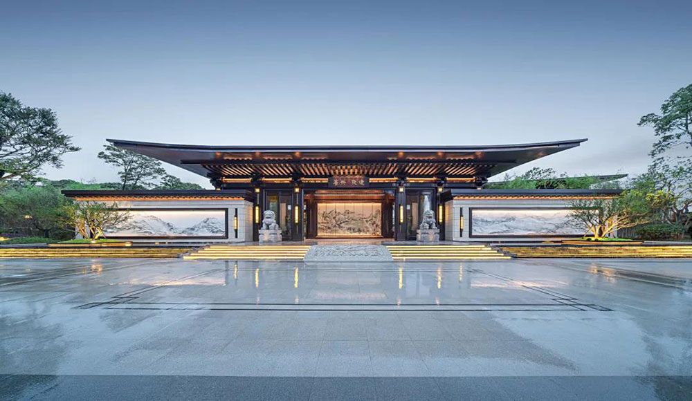 益阳建发央著房子怎么样?益阳建发央著位于益阳大道万达广场北侧,总占地面积9.58万㎡,建筑面积33.5万方,总户数2301户,容积率3.5。