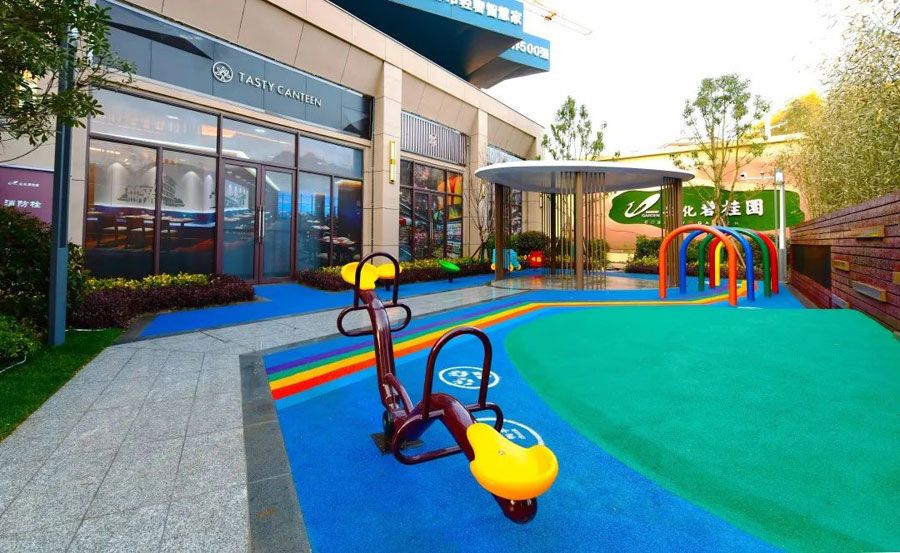 安化碧桂园值得买吗?安化碧桂园规划用地约40.8亩,总建筑面积约13.36万平方米,包括5栋高层住宅、临街商铺和社区幼儿园,项目总投资约为5亿元。