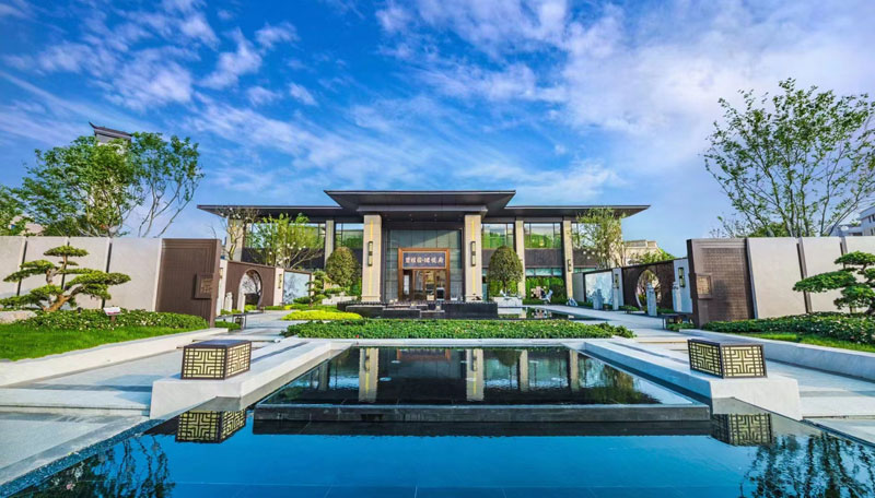 衡东县碧桂园君悦府位于衡东县洣水镇兴衡大道与武家山路交汇处东南角，项目总占地面积约79.5亩，建筑面积约19.7万方，产品涵盖奢华大平层、低密观景洋房、高层阔景大宅、以及综合商业。