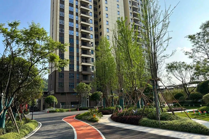 资兴江山府房子怎么样?项目占地约80亩，总建筑面积约20万平方，小区规划住宅1216户。楼盘8栋24-26层现代风格建筑群矗立。项目周边配有资兴市四大家机关、八大局委机构相伴，荟萃资兴高端师资力量的市二完小。