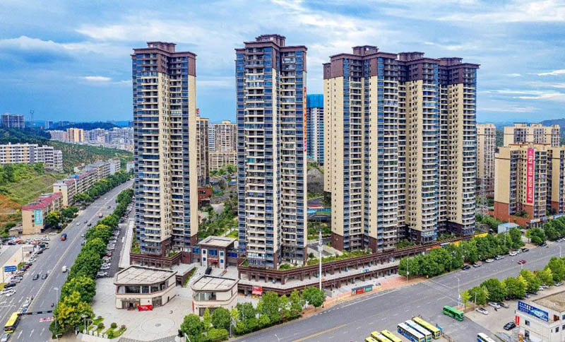 永兴君悦龙山房子怎么样？项目总占地30101平米，小区规划住宅770户，周边配有水南小学、五星学校、永兴二中、永兴新一中，学校林立，小学、高初中、高中，一站式优质教育资源。