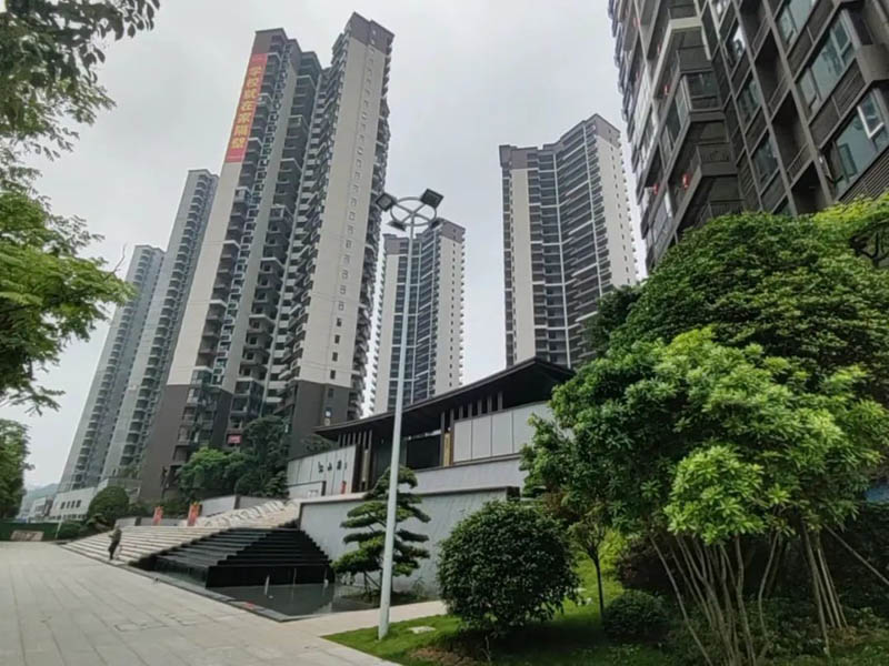 永兴江山府二期翰林值得买吗？项目规划总用地面积26965㎡，总建筑面积99238㎡，小区规划住宅610户，由六栋33层的高层组成。周边配有县二中、龙山路小学、碧水小学及幼儿园、水南小学、小红星幼儿园。