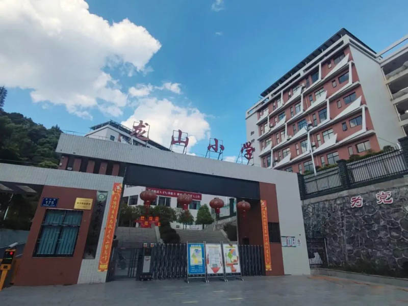 永兴银城铂悦府怎么样？楼盘总占地6139平米，小区规划住宅152户，停车位129个；项目周边临近永兴县中医院、龙山小学、碧水小学、城关中学；楼盘坐落在永兴县龙山路（昌兴花园后侧）。