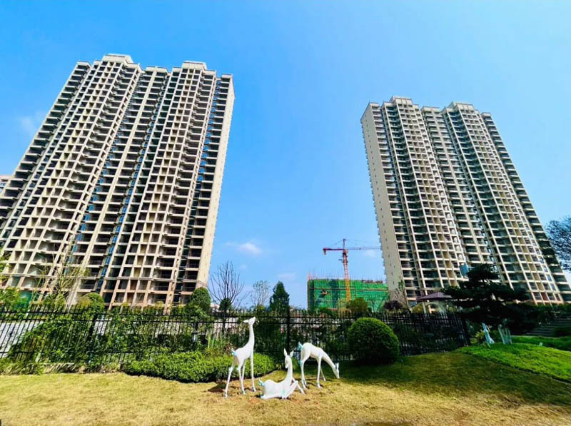 汝城东方明珠海上会怎么样？项目规划住宅1193户，停车位1200个，小区由5栋高层住宅、1栋高层公寓和6栋沿街商业组成；楼盘坐落在汝城县九龙大道与三江大道交汇处。