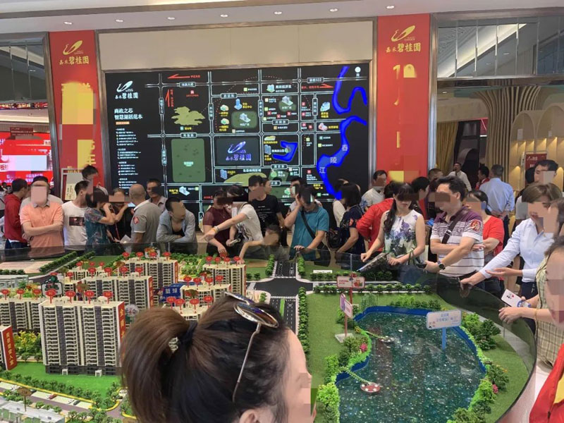 嘉禾碧桂园多少钱一平方？项目总占地180亩，实际建筑面积约43.4万方，小区规划住宅2687户，项目坐落在停车位2638个，嘉禾县新城区和谐路市民广场南面。