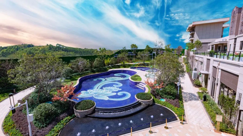 嘉禾碧桂园多少钱一平方？项目总占地180亩，实际建筑面积约43.4万方，小区规划住宅2687户，项目坐落在停车位2638个，嘉禾县新城区和谐路市民广场南面。