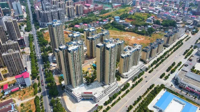 安仁中央翰府房子好不好？项目总占地70638平米，实际建面约981245.0平米，小区规划住宅有1260户，停车位1030个；该楼盘坐落在安仁县八一中路与安仁大道交汇处。