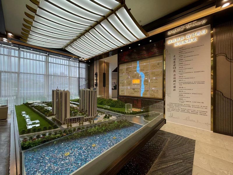 郴州长信爱莲首府怎么样？项目总占地约75亩，小区一期规划1226户，一期停车位1290个；周边配有郴州市十九中、三完小（东校区）、计划引入九中；楼盘坐落郴州市香雪路与郴江路交汇处。