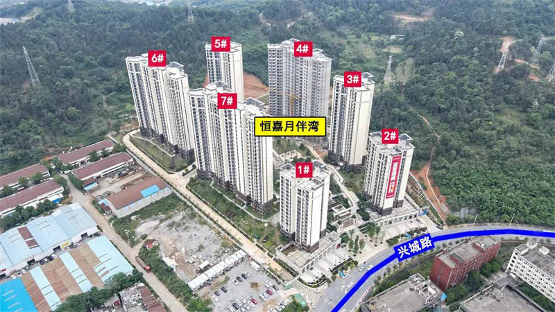 郴州恒嘉月伴湾房子值得买吗？项目占比面积约4.2万㎡，总建筑面积13.5万㎡，容积率2.5；与3000亩月形山公园直接相连；周边配有增福中学、四十四完小；楼盘坐落在郴州市兴城路月形山公园旁。