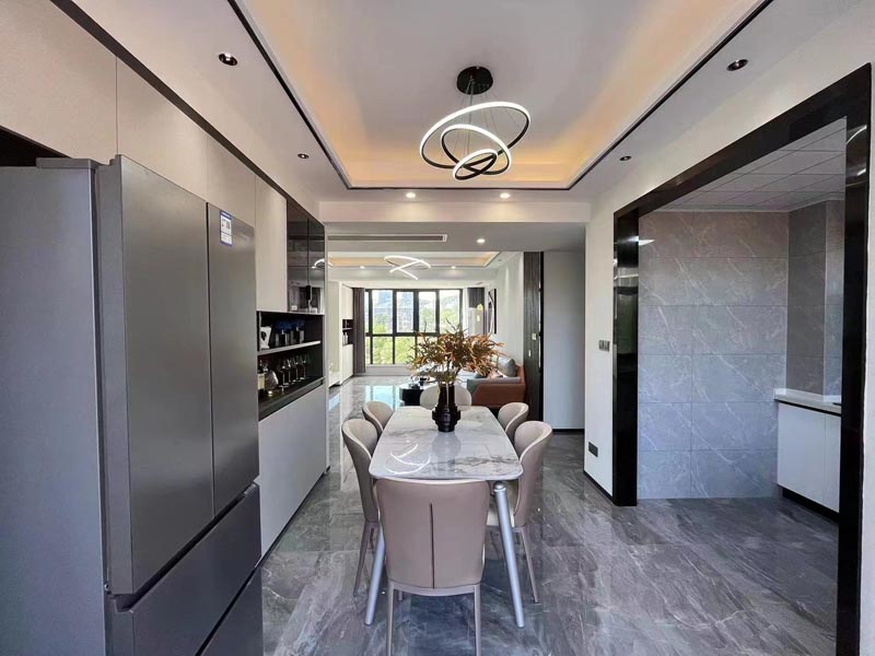 郴州十九峯值得买吗？项目总占地面积7116.05㎡，总建筑面积29082.22㎡，由两栋一层商业和24层住宅组成，总户数197户;***楼间距，前后无遮挡，尊享2200亩石榴湾公园、100亩高仙岭公园。