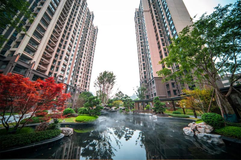 郴州楚鑫顺熙园房子怎么样？项目总占地23439.7平米，小区规划住宅708户，停车位593个；周边配有郴州金盾医院、郴州骨科医院、一中南校区；楼盘坐落在郴州市北湖区寒溪路78号。