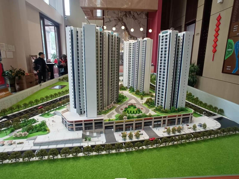 郴州五岭乾源房子值得买吗？项目总占地面积约23 亩，容积率3.9，绿化率高达35%。项目由3栋建筑构成，规划总户数445户，总高为24-26层。商业为沿街商业，面积约6000多㎡。