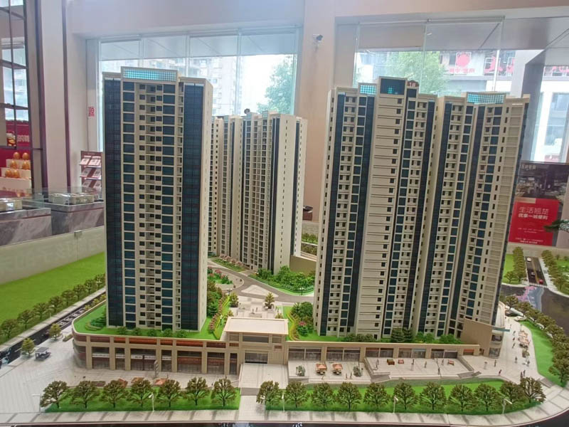 郴州五岭乾源房子值得买吗？项目总占地面积约23 亩，容积率3.9，绿化率高达35%。项目由3栋建筑构成，规划总户数445户，总高为24-26层。商业为沿街商业，面积约6000多㎡。