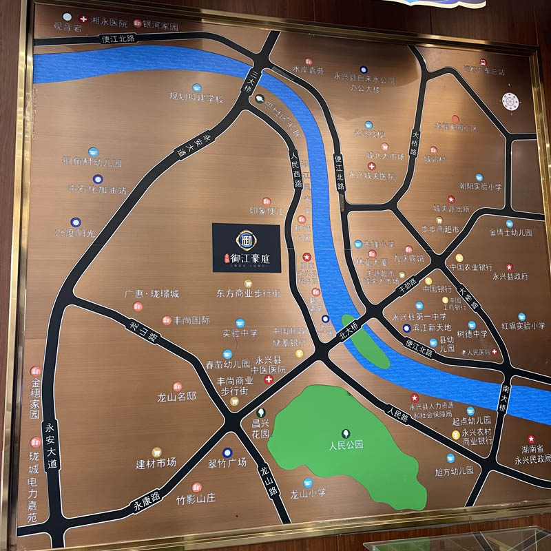 永兴金慧御江豪庭房子值得买吗？项目总占地20106平米，小区规划住宅346户；目前主推建面约104.96-120.872梯4户户型；周边配有先锋小学、实验中学、永兴县中医院、永兴县妇幼保健院。