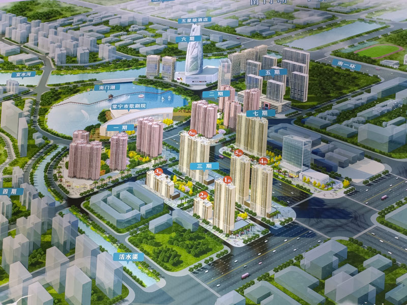 常宁南门湖华侨新城房子怎么样？项目分多期开发，总占地763亩，总建筑面积约80万平方，南门湖&middot;华侨新城位于常宁市南门湖畔大剧院正对面，由开发商常宁市华侨房地产开发有限公司打造。